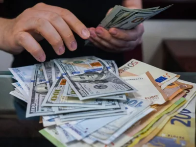 دلار از مرز ۱۰۸ هزار گذشت/نشانه‌ای از کف‌سازی تازه در بازار آزاد؟