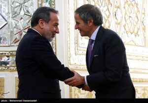 گروسی: در تماس مستمر با عراقچی هستم