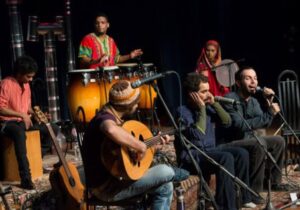 دو روایت از یک لغو کنسرت کماکان؛ شادی تماشاگران یا مشکلات فنی؟