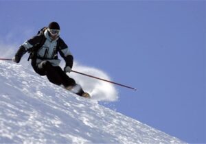 آیا بهمن اشتوبای به تیم ملی اسکی آسیبی رساند؟