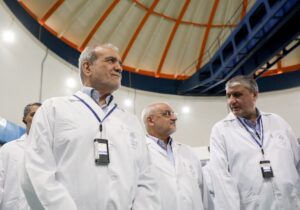 پزشکیان: تأسیسات هستهای را با قدرت بیشتر بازسازی میکنیم