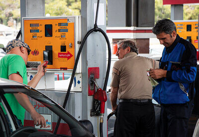 معاون اجرایی رئیسجمهور: تصمیم قطعی درباره افزایش قیمت بنزین گرفته نشده است