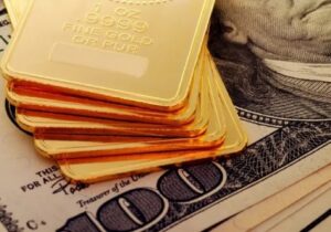 سقوط بهای جهانی طلا همزمان با تقویت دلار و کاهش انتظارات برای کاهش نرخ بهره
