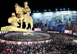 مجسمه جنجالی میدان انقلاب؛ نماد تاریخ یا حاصل تصمیمی شتاب زده؟