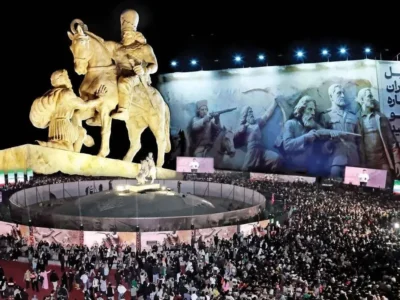 مجسمه جنجالی میدان انقلاب؛ نماد تاریخ یا حاصل تصمیمی شتاب زده؟