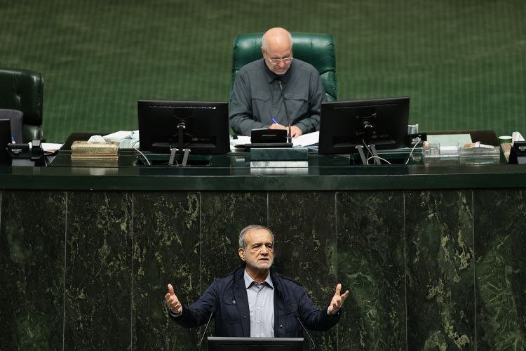 پزشکیان: مجلس باید در حذف هزینه‌های بی‌فایده بودجه پیشقدم شود