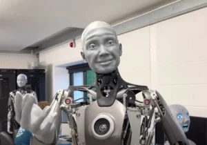 ربات انساننما ی چینی IRON با ۶۲ مفصل، سال آینده به بازار میآید