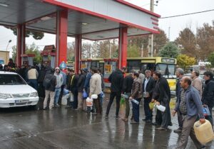 آیا گرانی بنزین موج تازه تورم میسازد؟ هشدار صباغیان درباره فشار بر کارگران