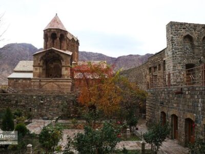 کلیسای سنت استپانوس جلفا در روزهای پاییزی؛ زیبایی سنگ و برگ