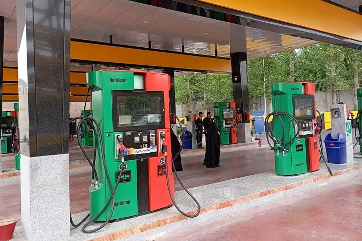 قیمت پایه بنزین سوپر وارداتی در بورس انرژی ۳۷۰۰ تومان افزایش یافت