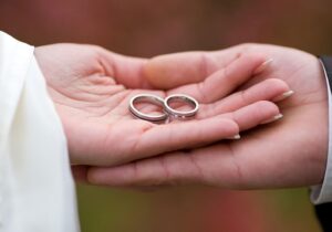 نایب‌رئیس سابق اتحادیه طلا خریداران عقب نشستند؛عروس و دامادها آخرین خریداران بازار