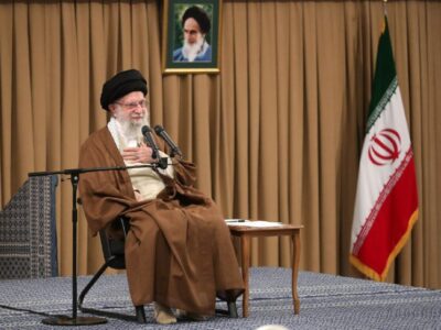 رهبر انقلاب: زن کارگزار خانه نیست؛ مدیر است