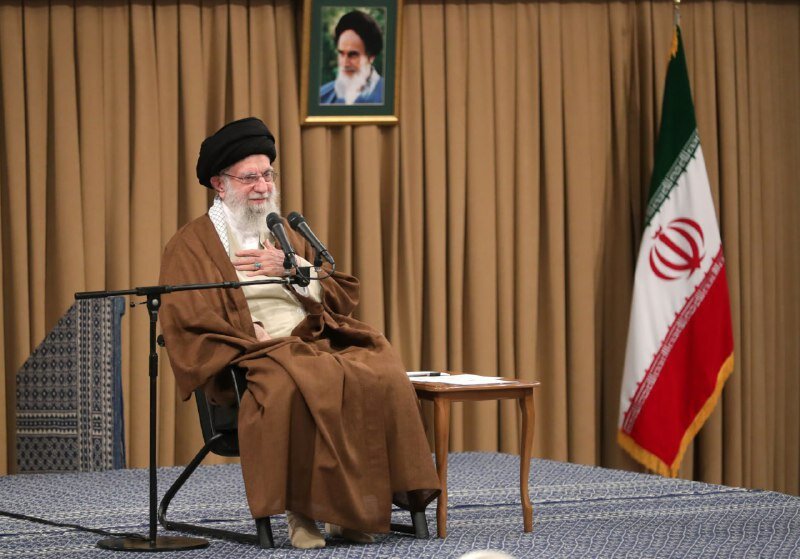رهبر انقلاب: زن کارگزار خانه نیست؛ مدیر است