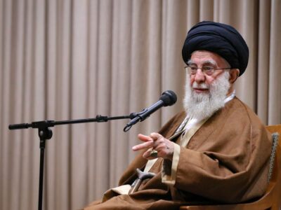 رهبر انقلاب: کمبود داریم اما ایران رو به پیشرفت است