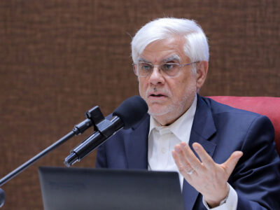 انتقاد عارف از دخالت‌های غیرتخصصی در بهداشت و درمان