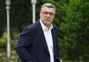 هشدار وزیر بهداشت به صداوسیما درباره نمایش منفی واکسیناسیون در یک سریال