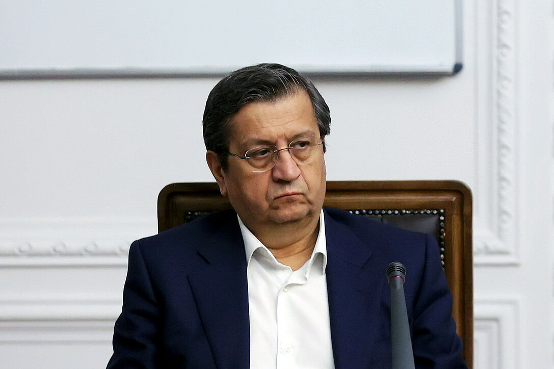 همتی و چشم‌انداز ثبات در بازار ارز و سرمایه