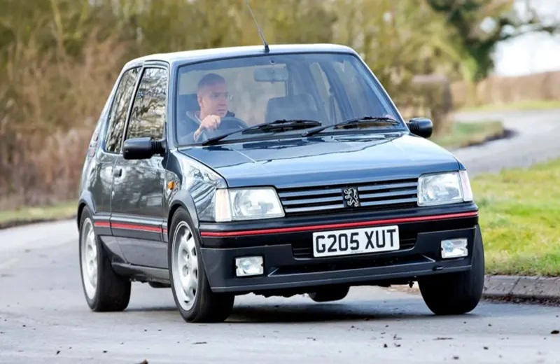 ۱۱ خودروی سرنوشت‌ساز که برندهای مشهور خودرو را از بحران نجات دادند