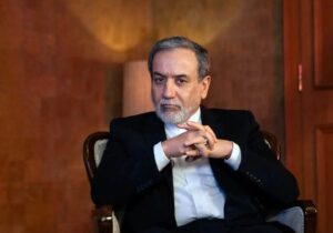 عراقچی: تردد امن در تنگه هرمز برای دو هفته با هماهنگی ایران امکانپذیر است