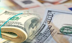 دلار در مسیر صعود؛ افزایش ۳ هزار تومانی قیمت در آغاز هفته